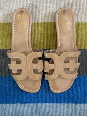 Sam Edelman beige patent leather bay slide sandals